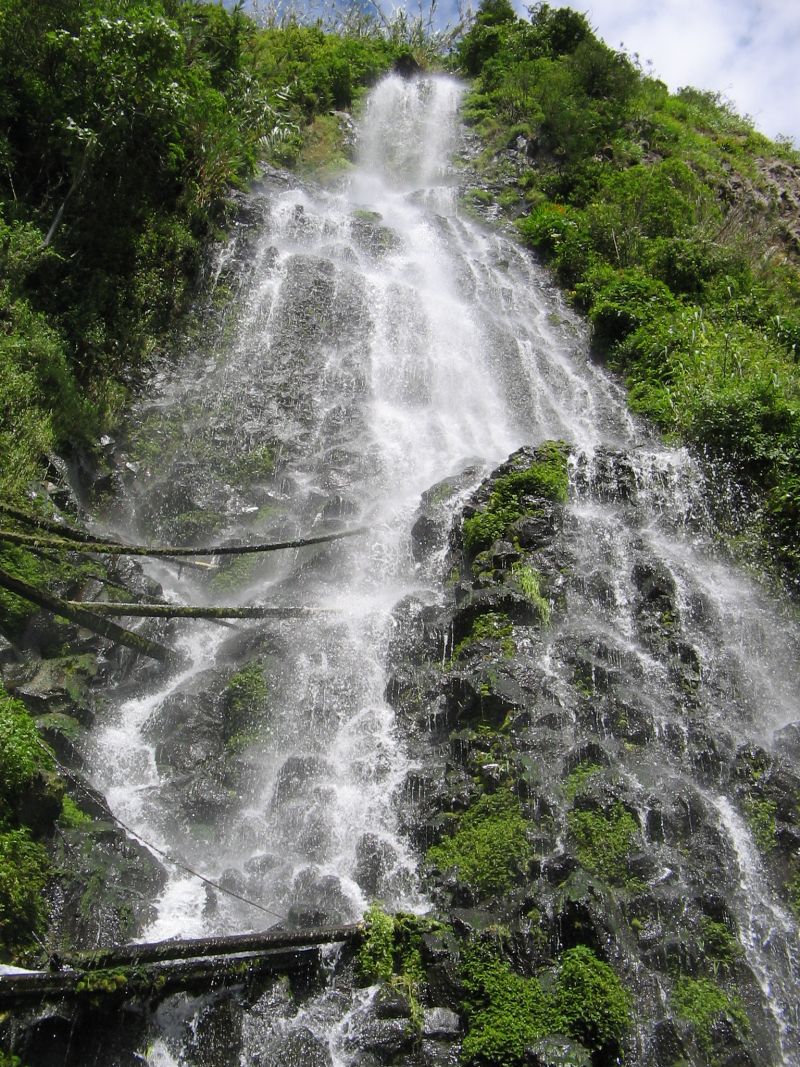 Jungfrauenhaarwasserfall von unten