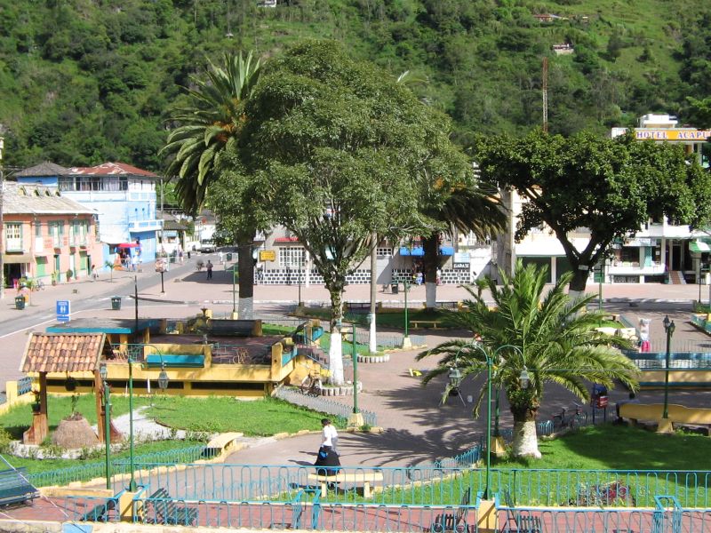 Zentraler Platz von Banios